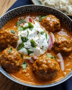 Aromatic Middle Eastern Lamb Kofta Curry with Warm Spices and Refreshing Mint Yogurt Drizzle